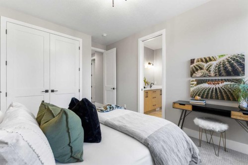 100 West Glen Crescent Sw, Calgary, AB - Indoor Photo Showing Bedroom