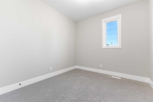 100 West Glen Crescent Sw, Calgary, AB - Indoor Photo Showing Other Room