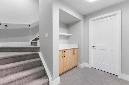 100 West Glen Crescent Sw, Calgary, AB - Indoor Photo Showing Other Room