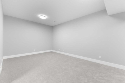 100 West Glen Crescent Sw, Calgary, AB - Indoor Photo Showing Other Room
