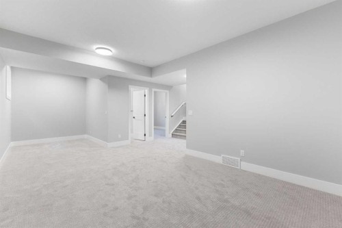 100 West Glen Crescent Sw, Calgary, AB - Indoor Photo Showing Other Room