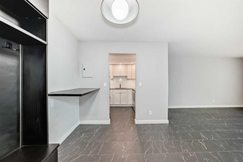 201-3727 42 Street Nw, Calgary, AB - Indoor Photo Showing Other Room