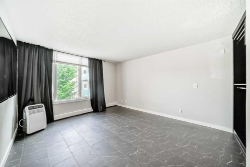 201-3727 42 Street Nw, Calgary, AB - Indoor Photo Showing Other Room