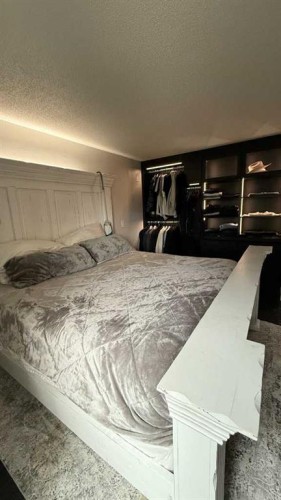 201-3727 42 Street Nw, Calgary, AB - Indoor Photo Showing Bedroom