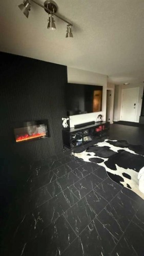 201-3727 42 Street Nw, Calgary, AB - Indoor Photo Showing Other Room