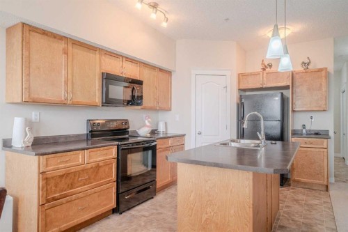 1202-2370 Bayside Road Sw, Airdrie, AB - Indoor Photo Showing Kitchen