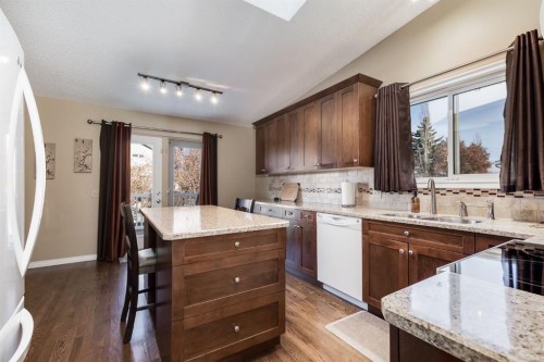 1808 Meadowbrook Gate Se, Airdrie, AB - Indoor Photo Showing Kitchen