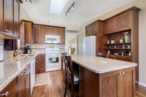 1808 Meadowbrook Gate Se, Airdrie, AB - Indoor Photo Showing Kitchen