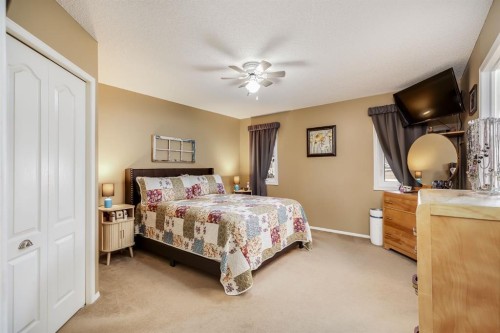 1808 Meadowbrook Gate Se, Airdrie, AB - Indoor Photo Showing Bedroom