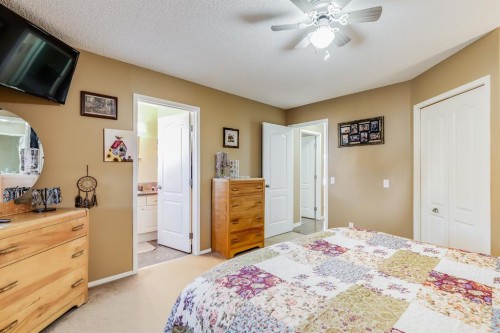 1808 Meadowbrook Gate Se, Airdrie, AB - Indoor Photo Showing Bedroom