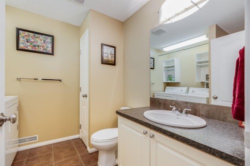 1808 Meadowbrook Gate Se, Airdrie, AB - Indoor Photo Showing Bathroom