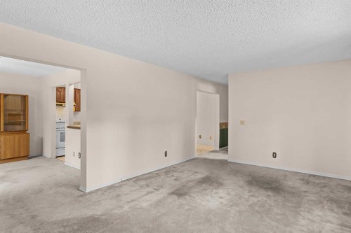 113 Larch Place, Canmore, AB - Indoor Photo Showing Other Room