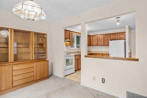 113 Larch Place, Canmore, AB - Indoor Photo Showing Kitchen