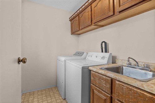 113 Larch Place, Canmore, AB - Indoor Photo Showing Laundry Room