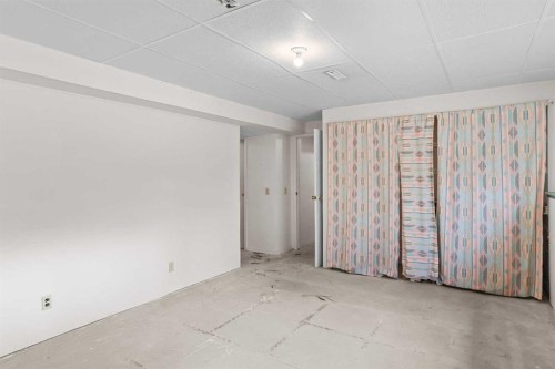 113 Larch Place, Canmore, AB - Indoor Photo Showing Other Room