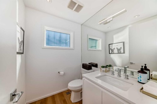 1128 Riverdale Avenue Sw, Calgary, AB - Indoor Photo Showing Bathroom