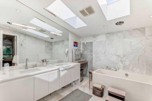 1128 Riverdale Avenue Sw, Calgary, AB - Indoor Photo Showing Laundry Room