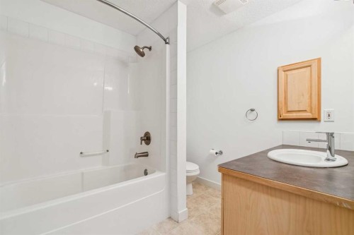 2107-1888 Signature Park Sw, Calgary, AB - Indoor Photo Showing Bathroom