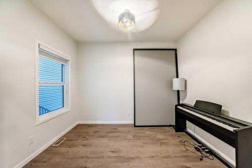 16 Lucas Passage Nw, Calgary, AB - Indoor Photo Showing Other Room