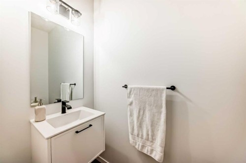 16 Lucas Passage Nw, Calgary, AB - Indoor Photo Showing Bathroom