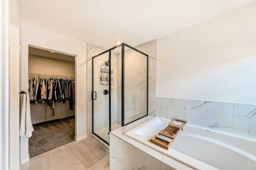 16 Lucas Passage Nw, Calgary, AB - Indoor Photo Showing Bathroom