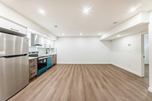 16 Lucas Passage Nw, Calgary, AB - Indoor Photo Showing Kitchen