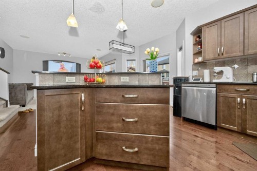 280 Willowmere Way, Chestermere, AB - Indoor Photo Showing Kitchen