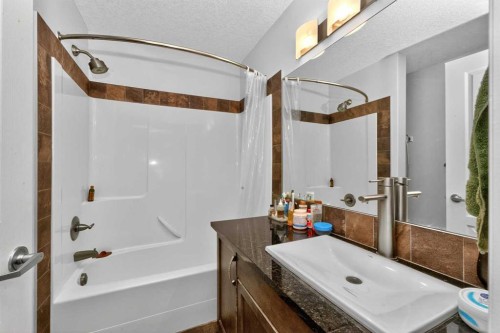 280 Willowmere Way, Chestermere, AB - Indoor Photo Showing Bathroom