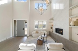 61 Sunvalley View  Cochrane, AB T4C 3H1