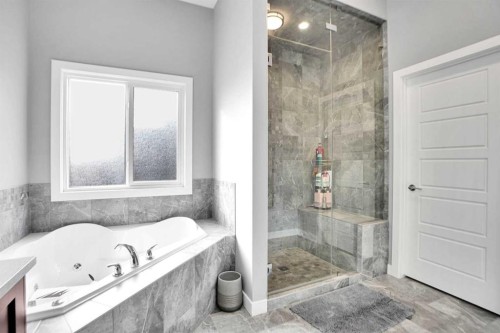 3 Muirfield Close, Lyalta, AB - Indoor Photo Showing Bathroom