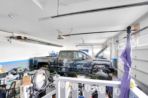 3 Muirfield Close, Lyalta, AB - Indoor Photo Showing Garage