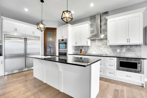 3 Muirfield Close, Lyalta, AB - Indoor Photo Showing Kitchen With Stainless Steel Kitchen With Upgraded Kitchen