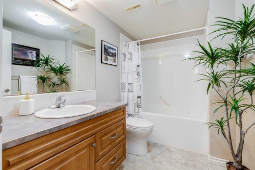 7 Filbert Close, Sylvan Lake, AB - Indoor Photo Showing Bathroom
