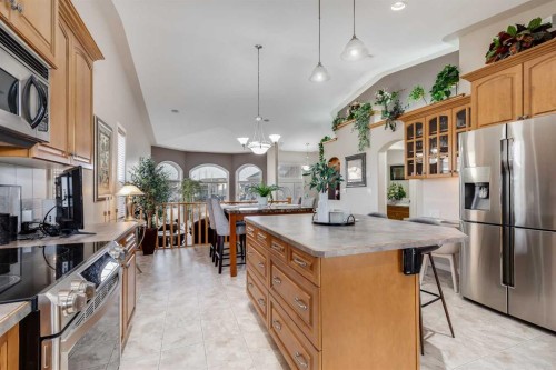 7 Filbert Close, Sylvan Lake, AB - Indoor Photo Showing Kitchen With Upgraded Kitchen
