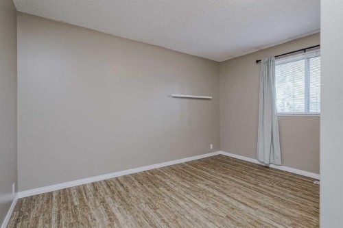 20-27 Silver Springs Drive Nw, Calgary, AB - Indoor Photo Showing Other Room