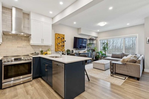 132 Crestridge Common Sw, Calgary, AB - Indoor Photo Showing Kitchen