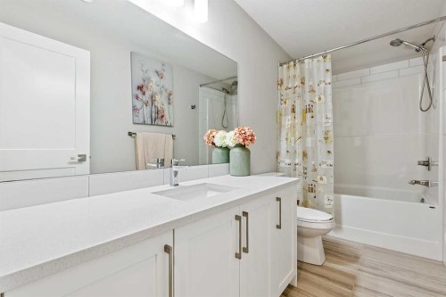 132 Crestridge Common Sw, Calgary, AB - Indoor Photo Showing Bathroom