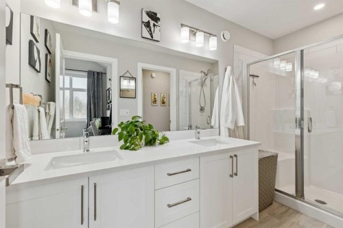 132 Crestridge Common Sw, Calgary, AB - Indoor Photo Showing Bathroom