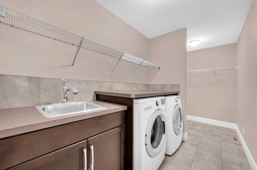 248 Marquis Landing Se, Calgary, AB - Indoor Photo Showing Laundry Room