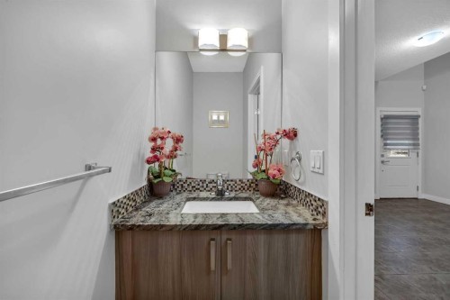 320 Nolancrest Circle Nw, Calgary, AB - Indoor Photo Showing Bathroom