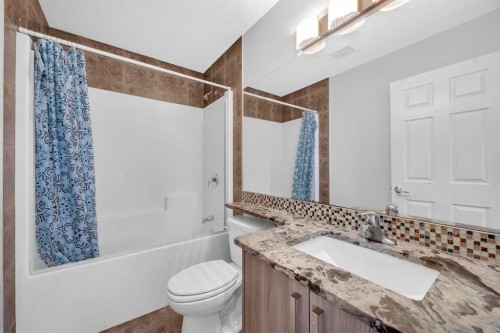 320 Nolancrest Circle Nw, Calgary, AB - Indoor Photo Showing Bathroom