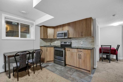 320 Nolancrest Circle Nw, Calgary, AB - Indoor Photo Showing Kitchen