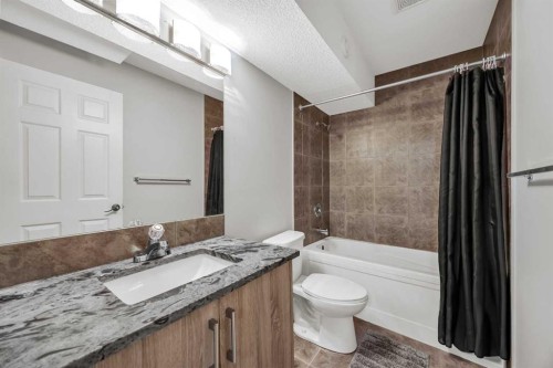 320 Nolancrest Circle Nw, Calgary, AB - Indoor Photo Showing Bathroom