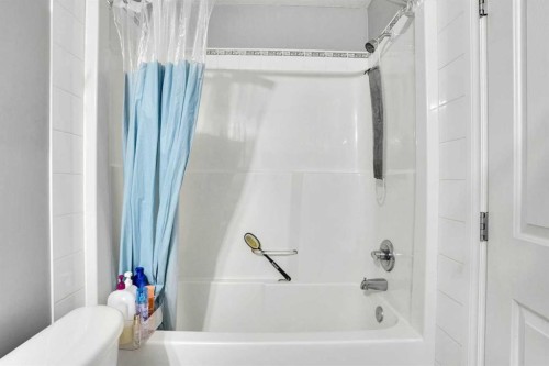 1004-720 Willowbrook Road Nw, Airdrie, AB - Indoor Photo Showing Bathroom