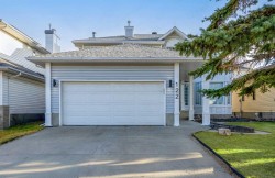 122 Hawkstone Drive NW Calgary, AB T3G 3L7