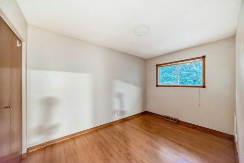 5924 Centre Street Ne, Calgary, AB - Indoor Photo Showing Other Room