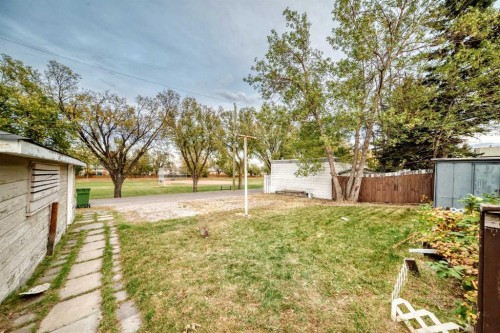 5924 Centre Street Ne, Calgary, AB - Outdoor