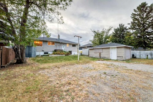 5924 Centre Street Ne, Calgary, AB - Outdoor