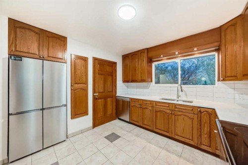 5924 Centre Street Ne, Calgary, AB - Indoor Photo Showing Kitchen With Double Sink