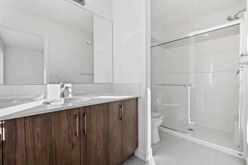 19747 45 Street Se, Calgary, AB - Indoor Photo Showing Bathroom